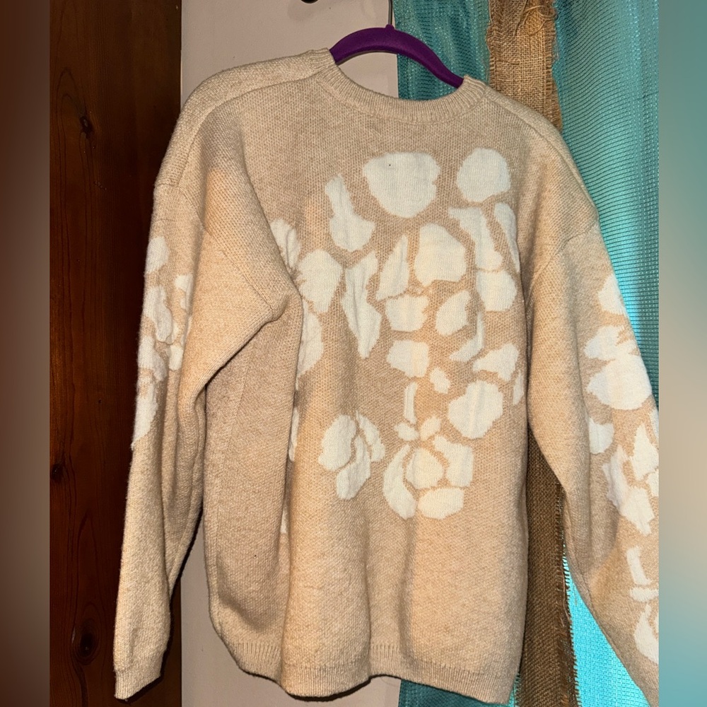 Entro Support Your Dreams oatmeal floral sweater. - Picture 4 of 5